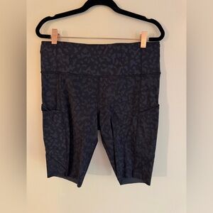 Lululemon Wunder Train High-Rise Pocket Shorts 8” Camo Black Gray – Size 12